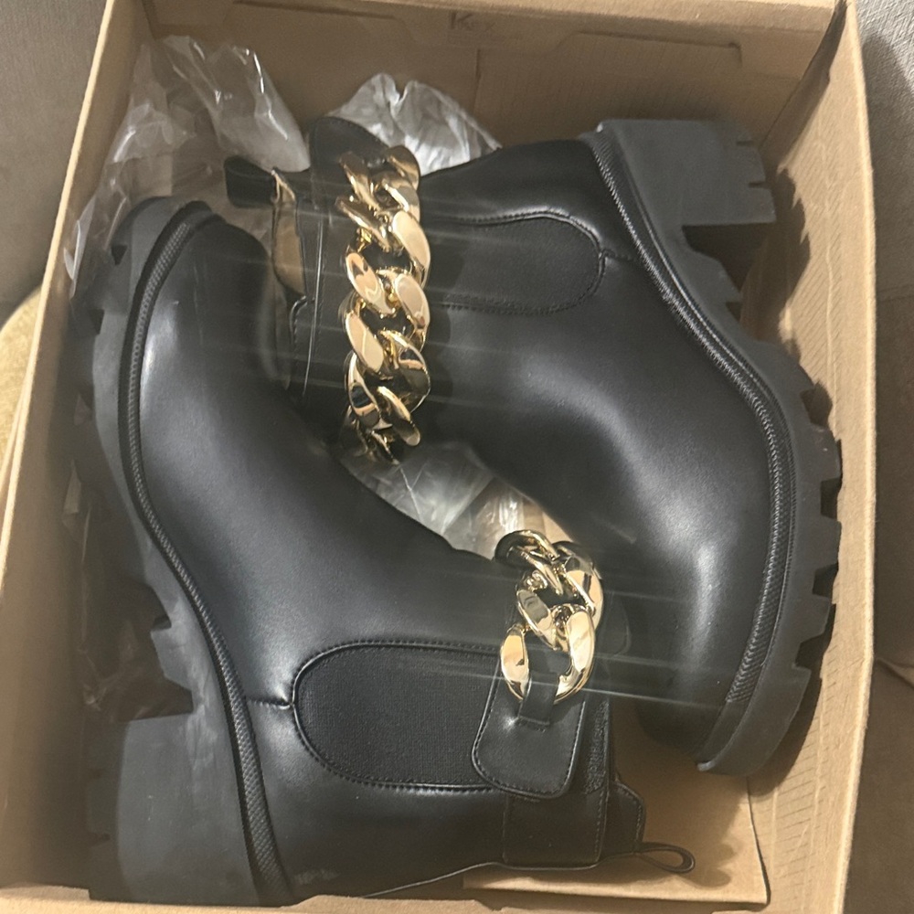 Steve Madden Tan Shoe Box